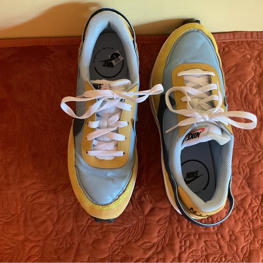 Nike Waffle Debut Boarder Blue/Navy/Sanded Gold Men’s Size 9.